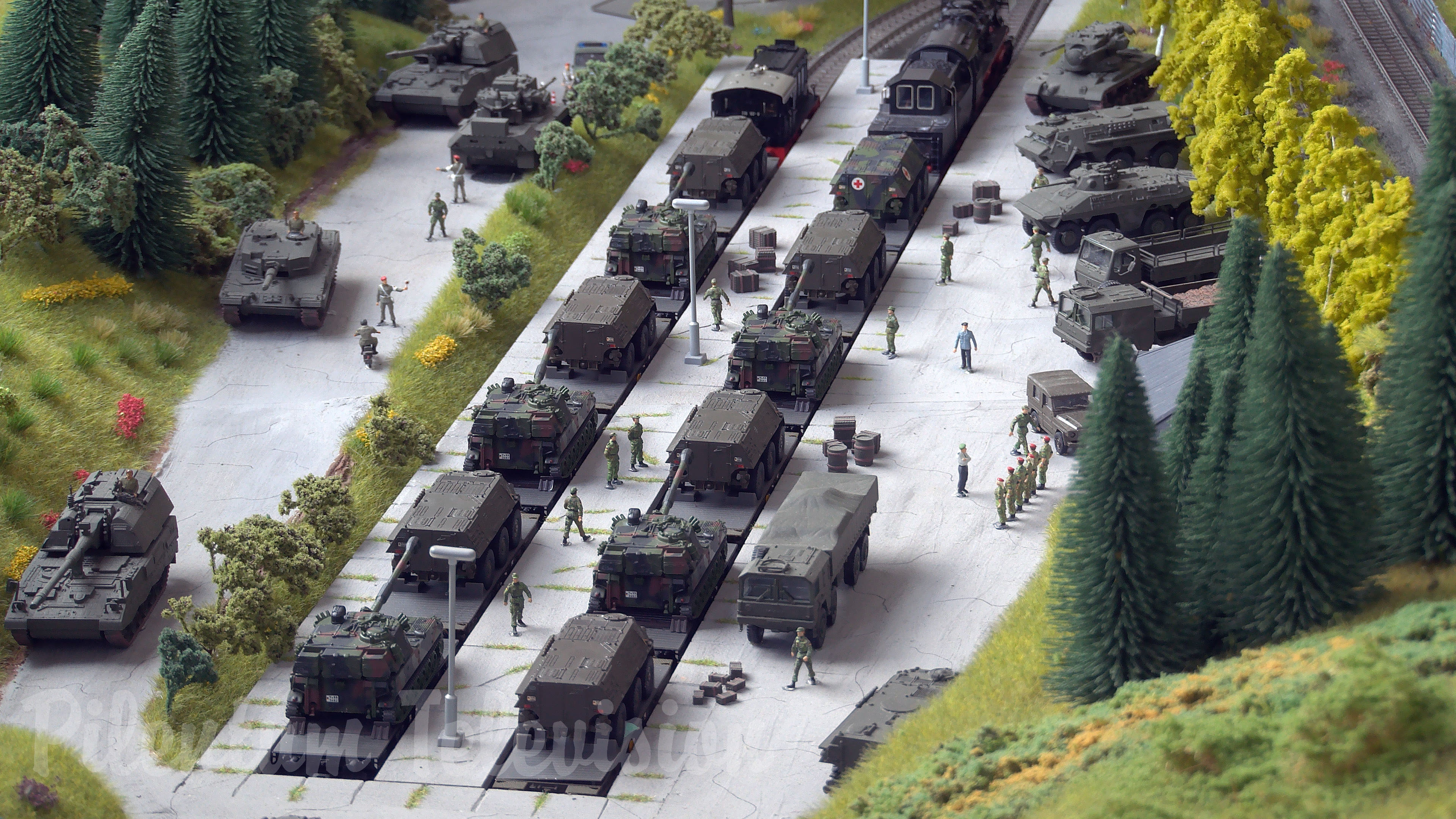 Diorama de trains militaires - Chars allemands transportés par des trains à vapeur