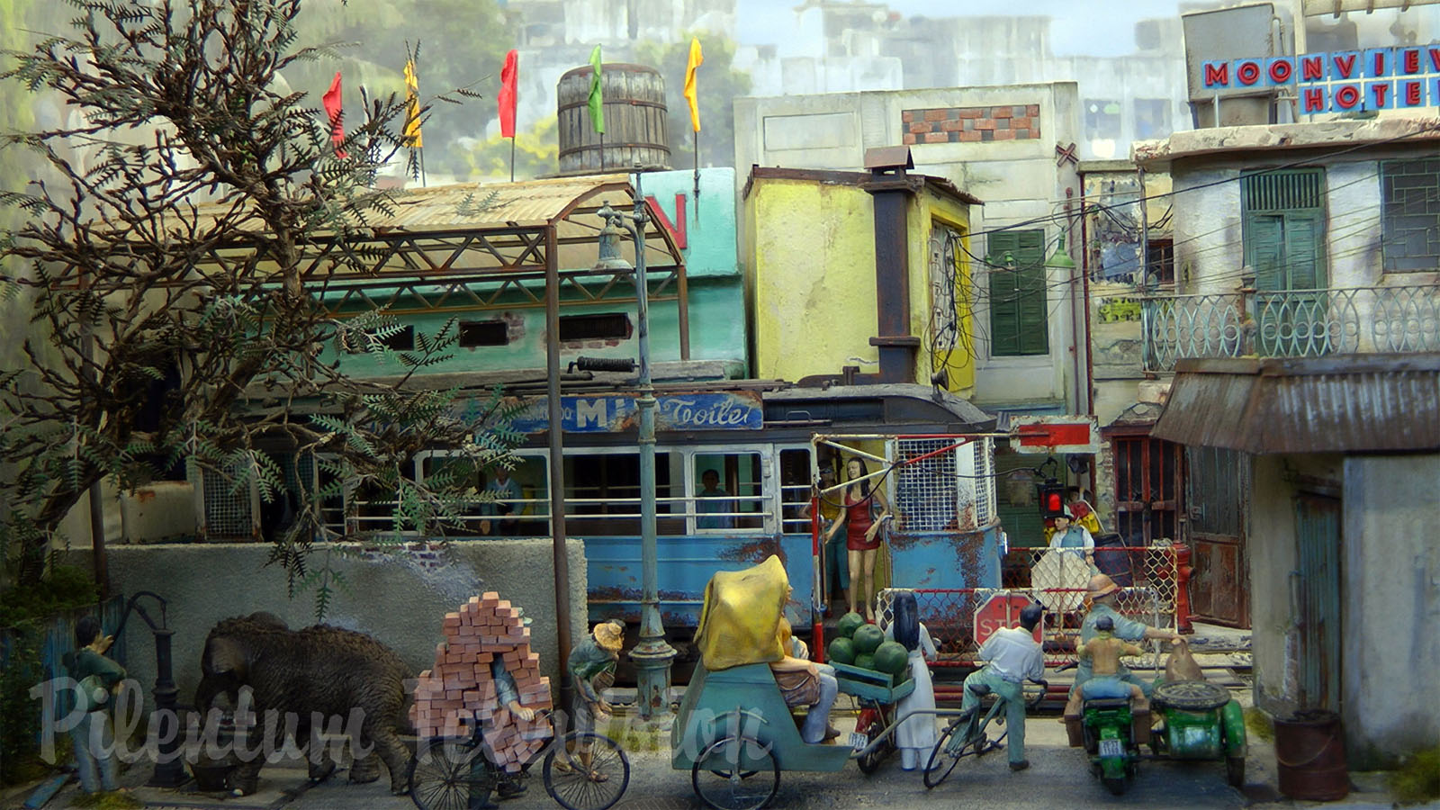 Diorama de trains miniatures du Marché de Mae Klong - Modélisme ferroviaire à son meilleur!
