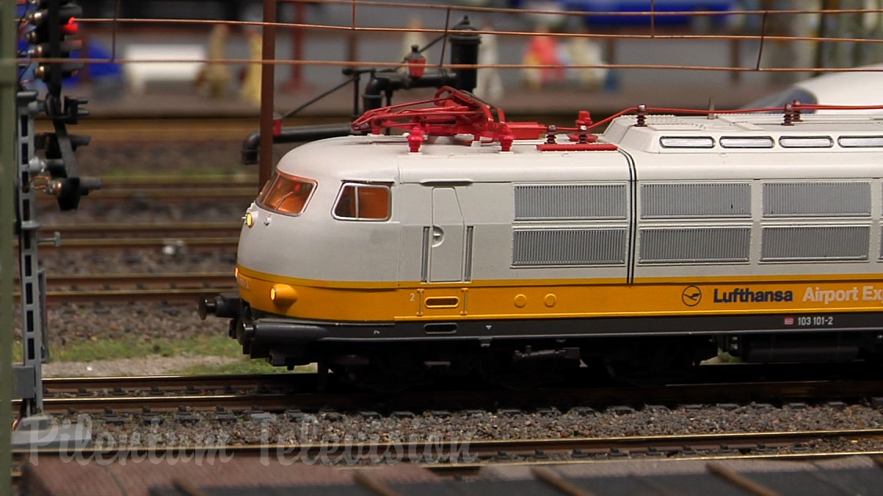 Le paradis pour des trains électriques - Réseau miniature HO construit par l'artiste Bernhard Stein