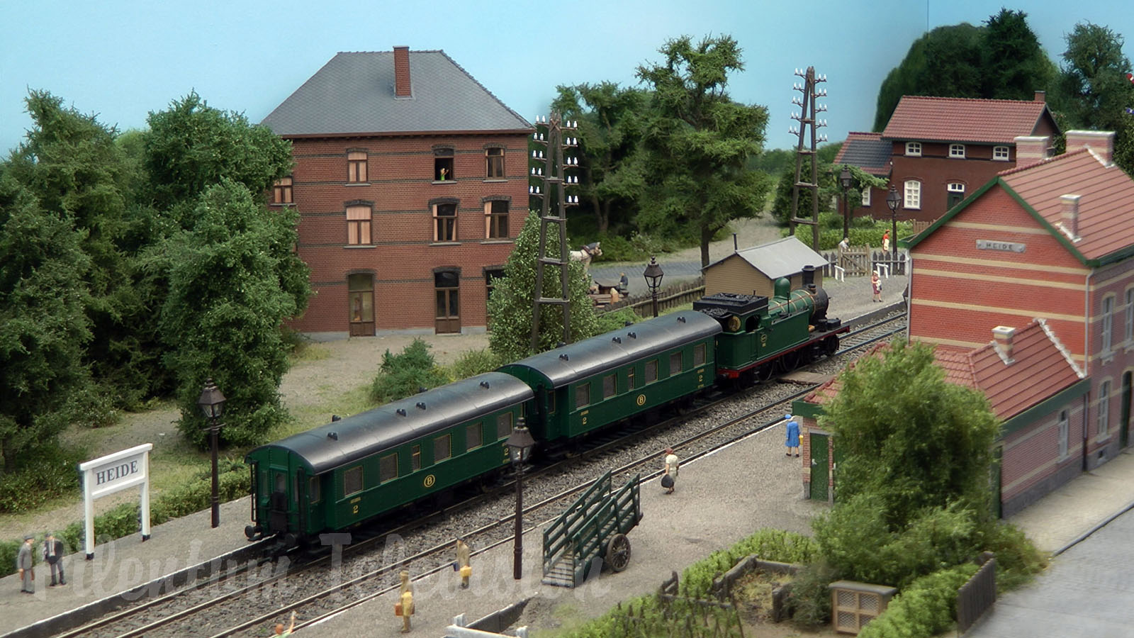Locomotives à vapeur à la gare de Heide en Belgique - Réseau ferroviaire à l’échelle HO