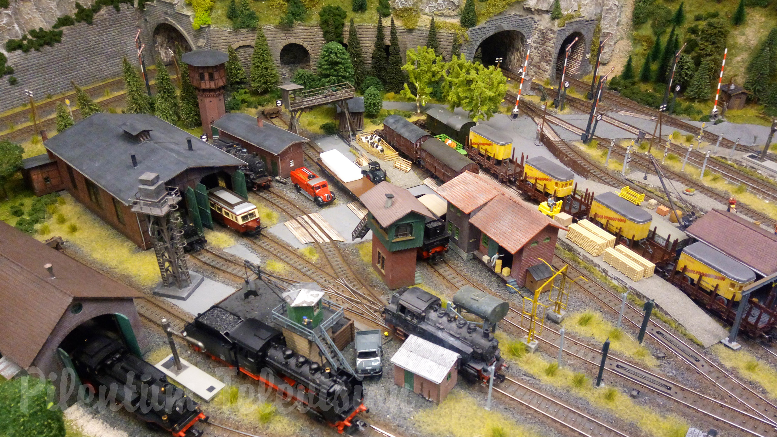 Maquette ferroviaire de locomotive à vapeur à l’échelle HO avec des milliers de détails (Allemagne)