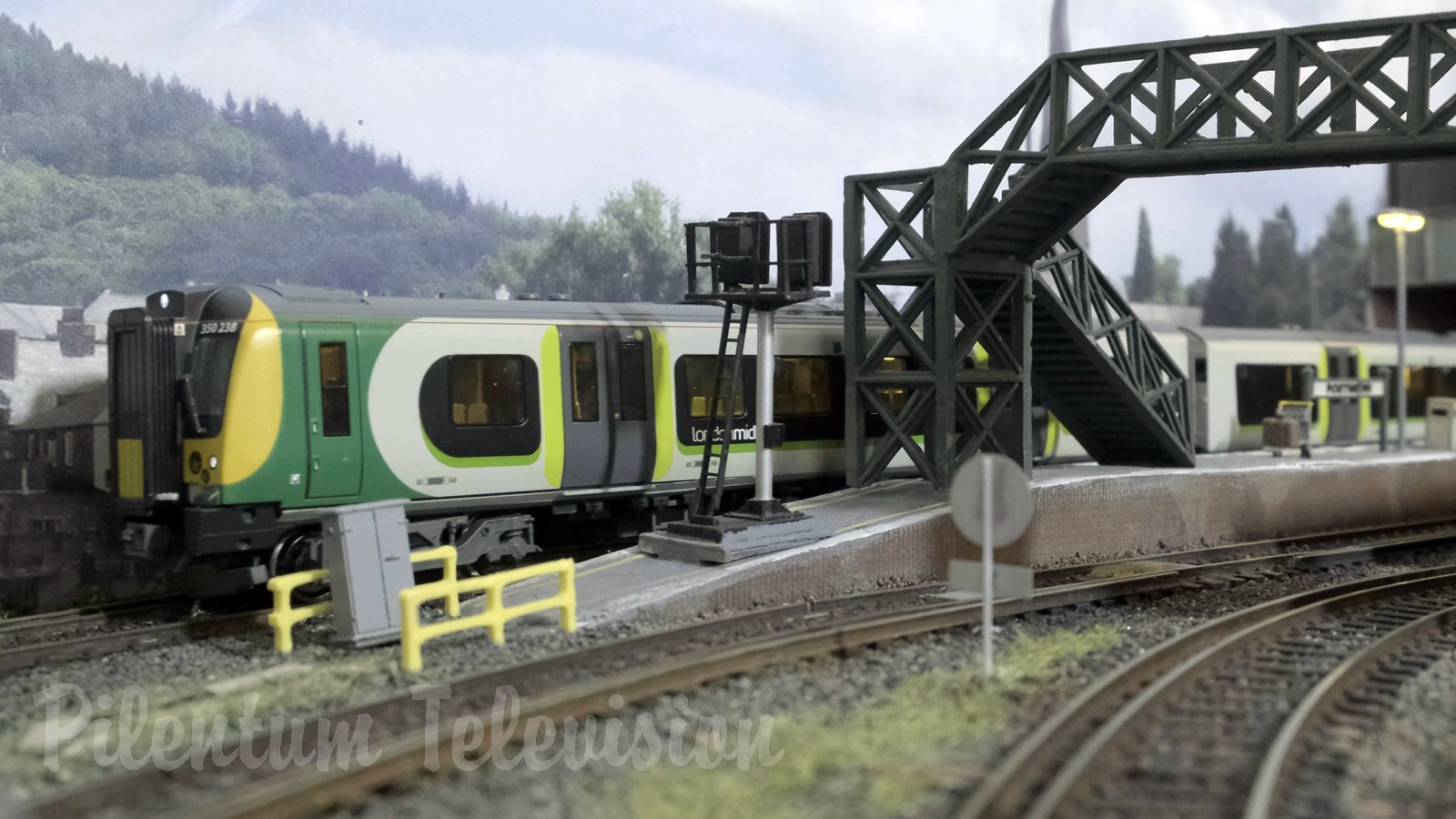 Modélisme ferroviaire britannique - Trains miniatures de Hornby et Bachmann