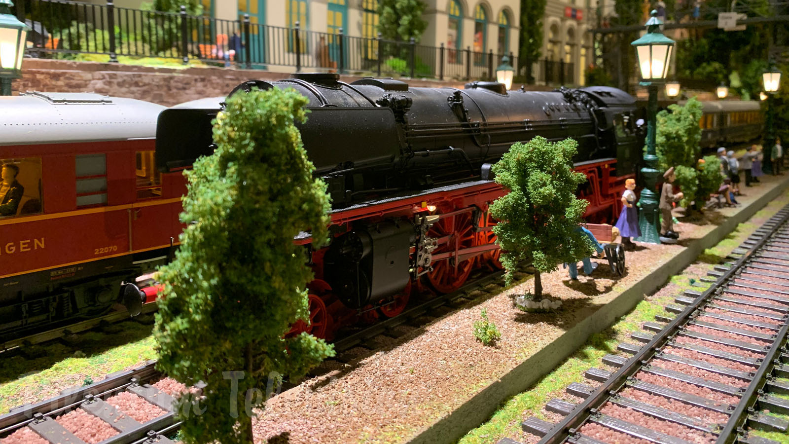 Modélisme ferroviaire - Trains à vapeur (échelle 1/32) sur le réseau ferroviaire Märklin d’Arnold