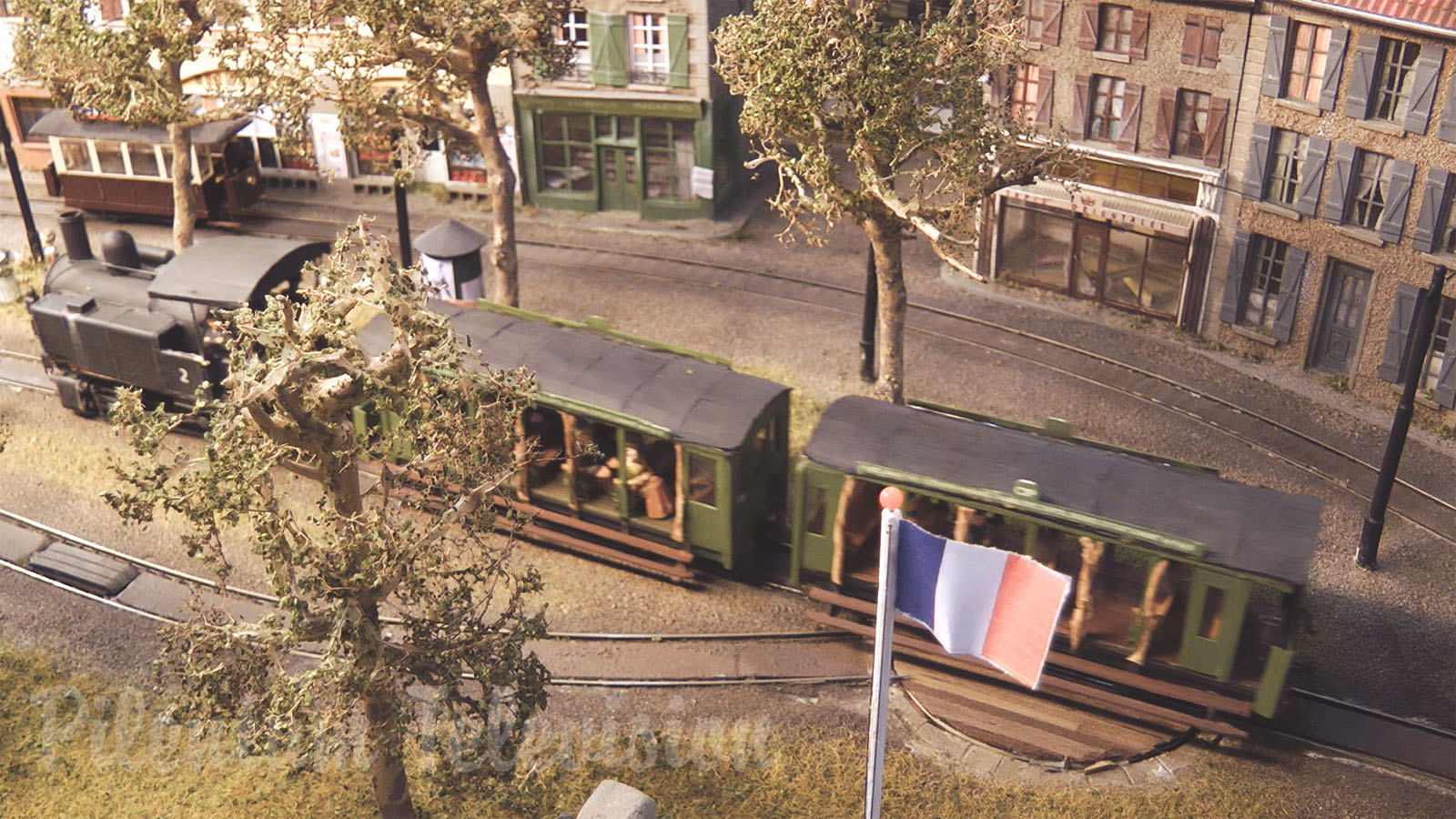 Modélisme ferroviaire - Village où tout le monde aimerait vivre grâce à la locomotive à vapeur