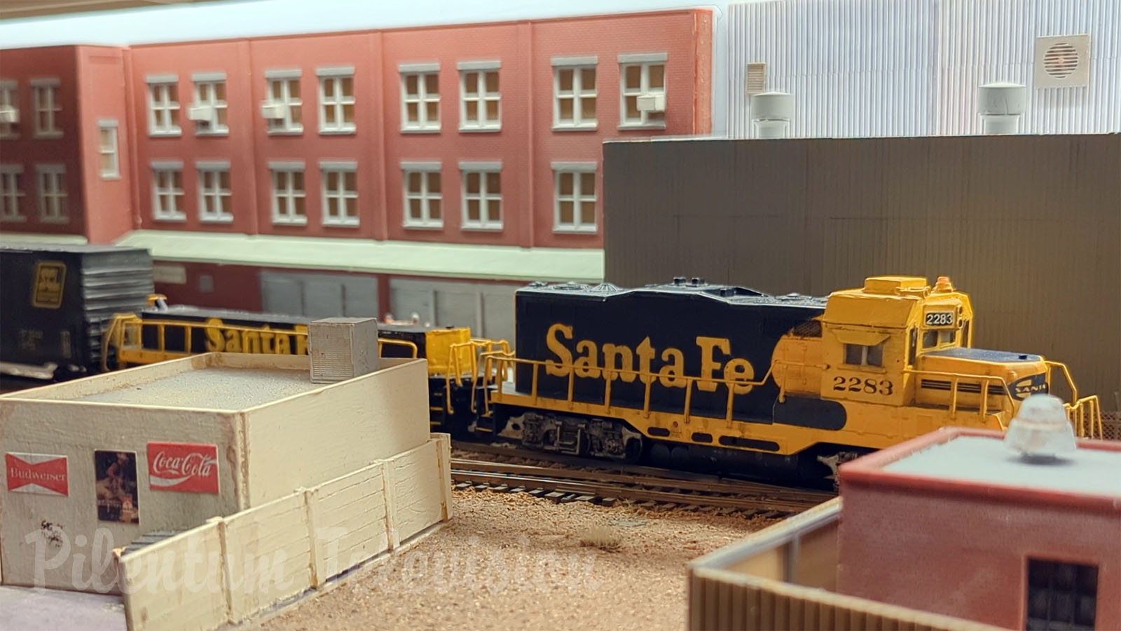 Réseau ferroviaire de Los Angeles - Diorama à l’échelle HO avec des trains américains