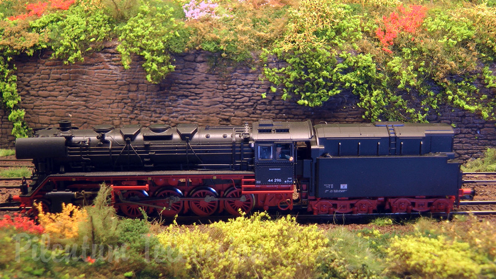 Trains miniatures à l’échelle TT - Maquette ferroviaire d’Allemagne de l’Est par Model4Rail