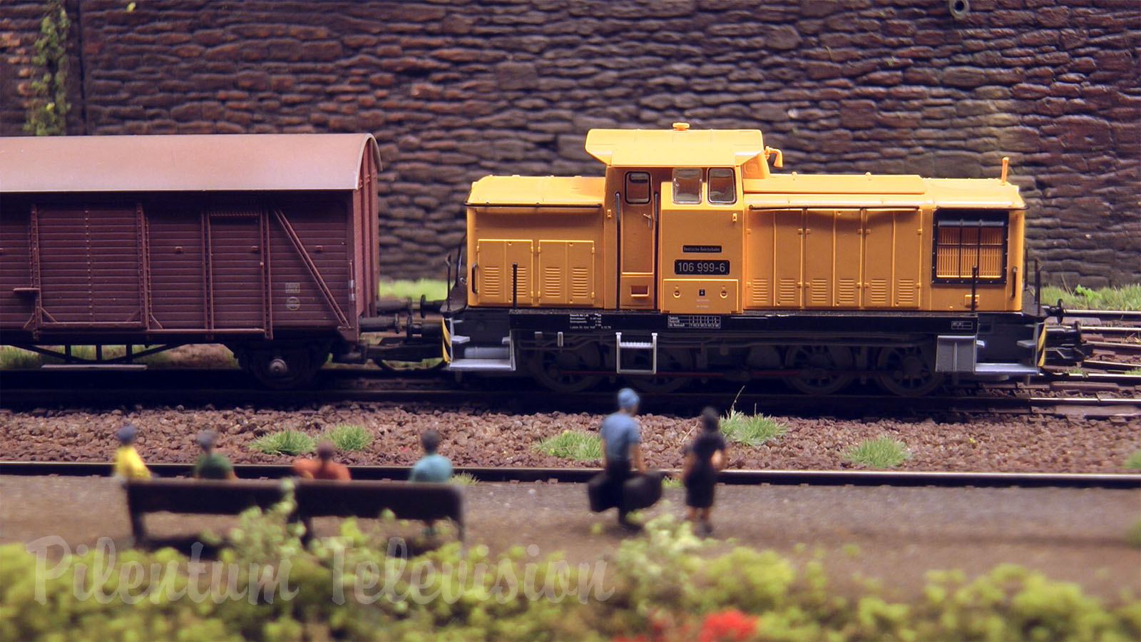 Trains miniatures à l’échelle TT - Maquette ferroviaire d’Allemagne de l’Est par Model4Rail