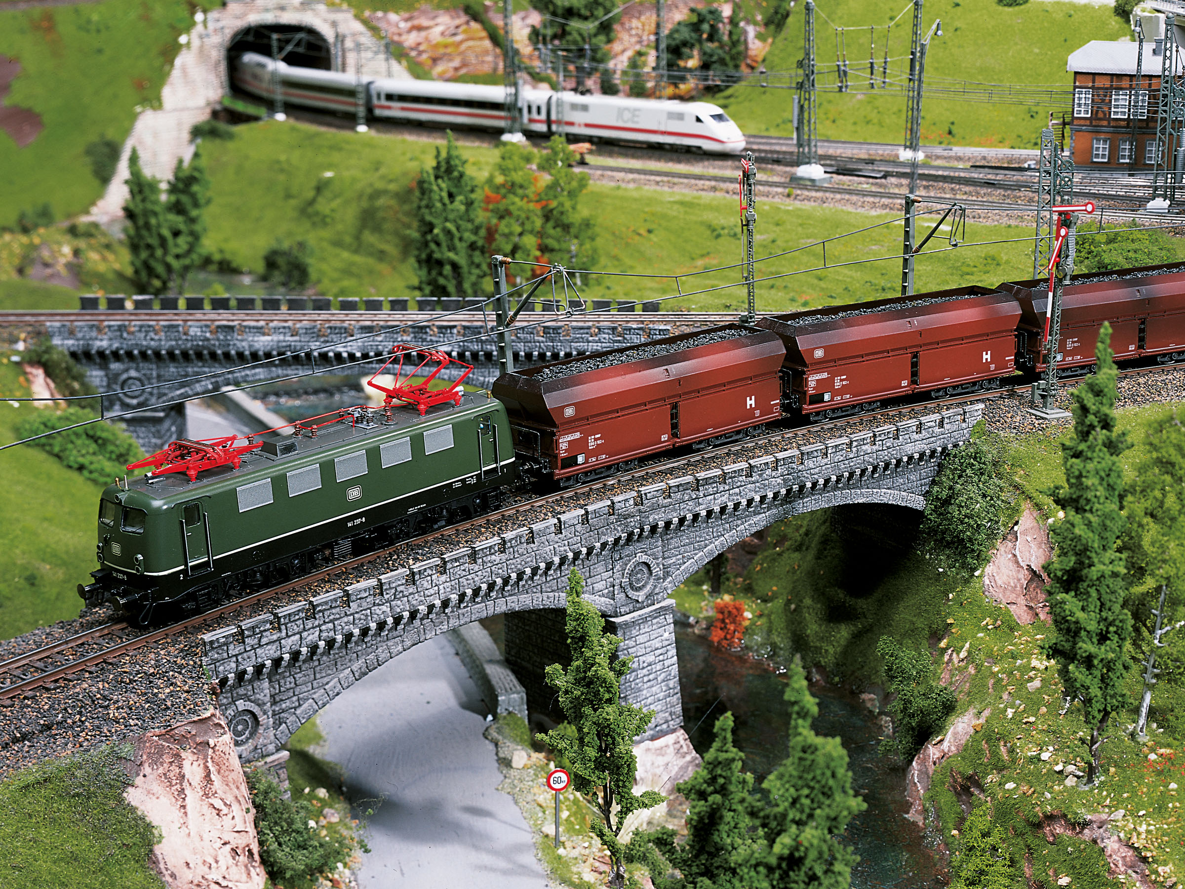 Vidéo fascinante du plus grand réseau de train électrique - Monde Merveilleux Miniature Allemagne
